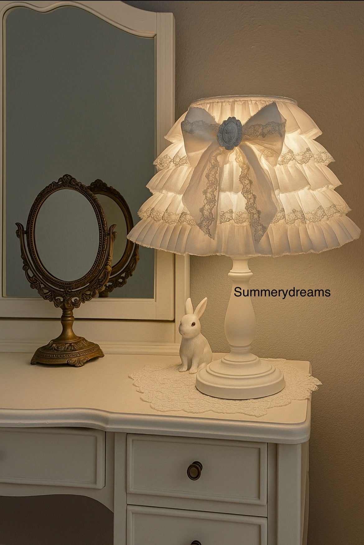 Shabby Chic white lamp